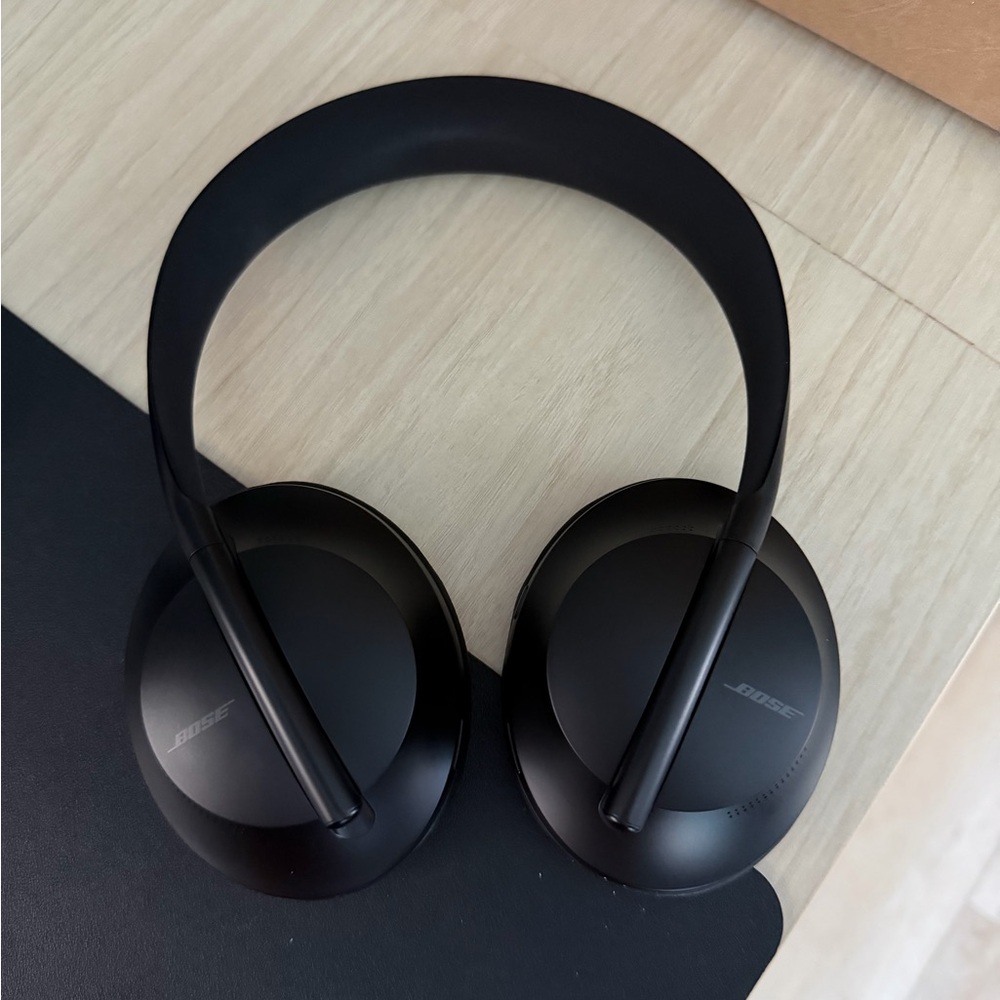 Bose Headphones 700, Bluetooth Over-Ear Wireless Headphones, Black